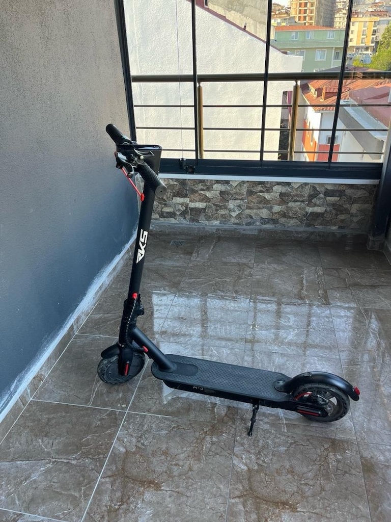 Temiz Hiç kullanılmamış RKS A-3 elektrikli scooter satılıktır.