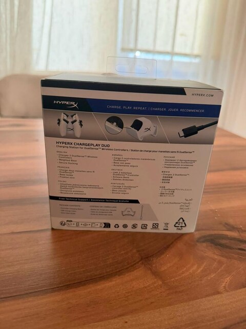 PlayStation 5 ve kol şarjı kapalı kutu