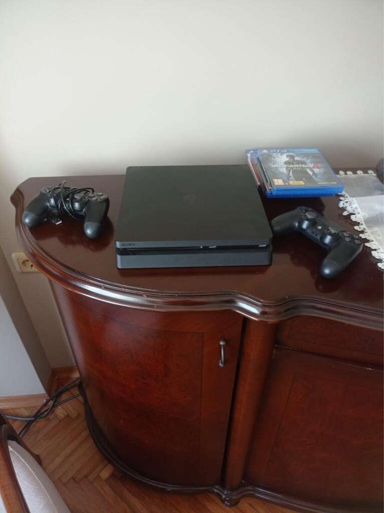 Play Station 4 - 2