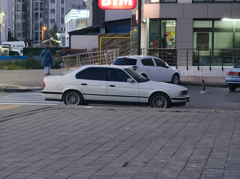 BMW 520İ - 12