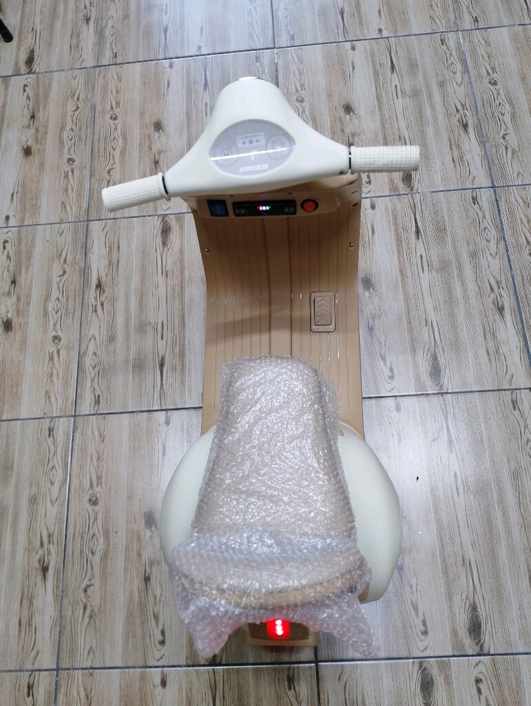 İNCİ AKÜLÜ ARABA (SIFIR) 12V KUMANDALI VESPA MOTOR - 10