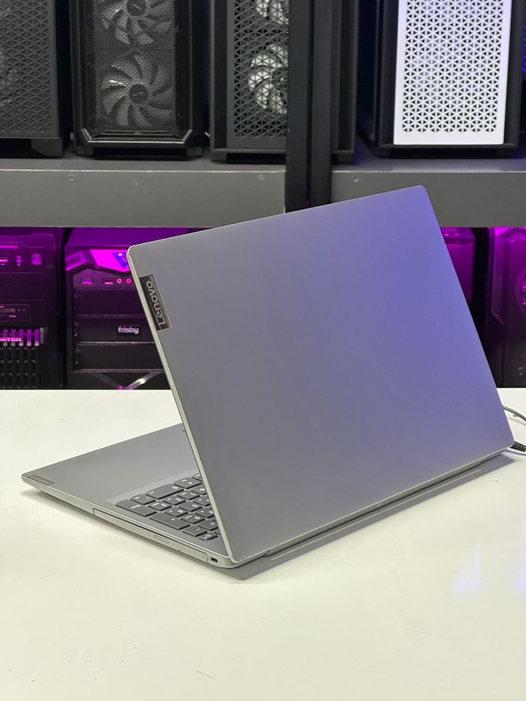 Ryzen 3 3200U - Radeon Vega 3 2GB - 16GB RAM - 240GB M.2 SSD - 4
