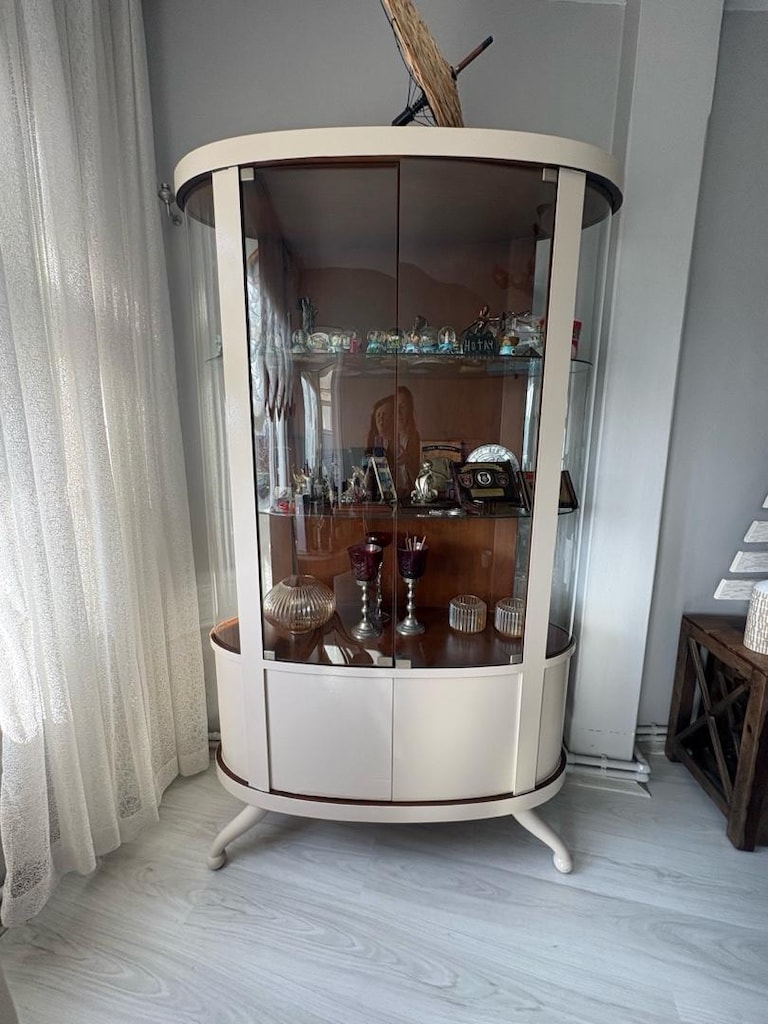 oval camlı ağaç vitrin - 13