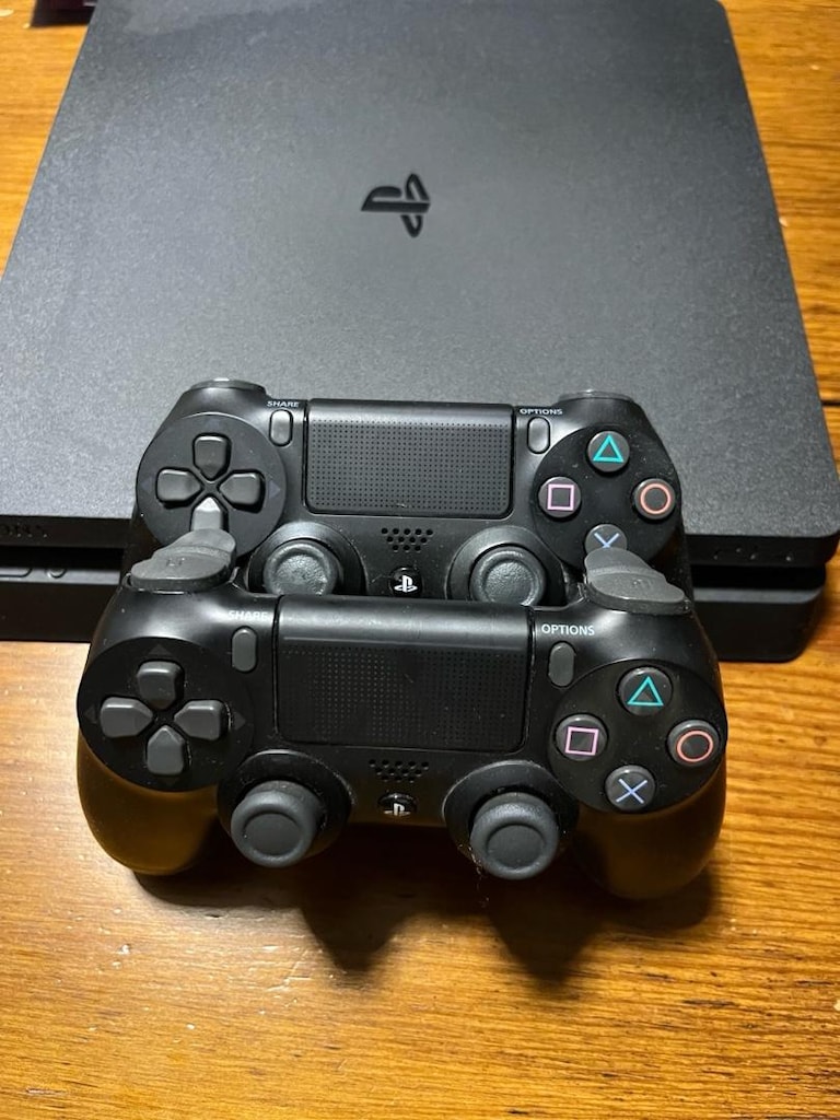 İLK SAHİBİNDEN PS4 SLİM + 2 KOL ORİJİNAL - 3