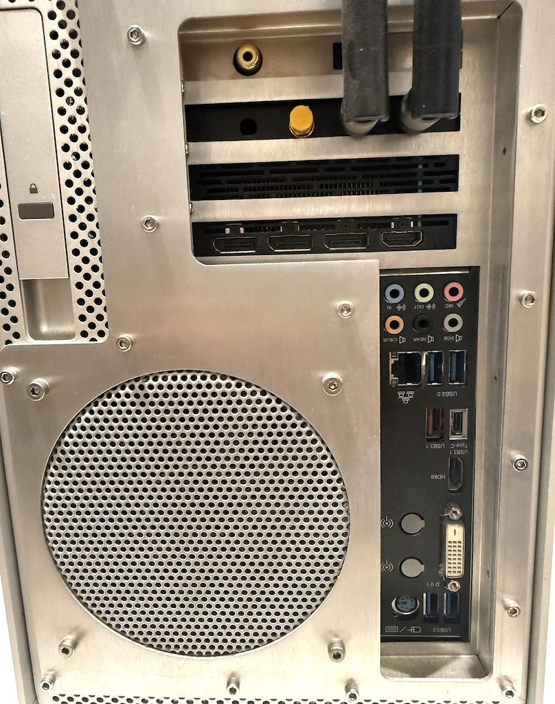 Hackintosh Mac Pro i9-9900K 64GB Vega FE 5TB SSD + 32" Monitör - 7