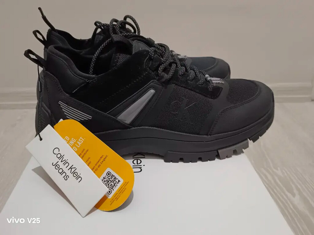 orijinal Calvin Klein 44 sneaker hiç kullanılmadı kutusunda.