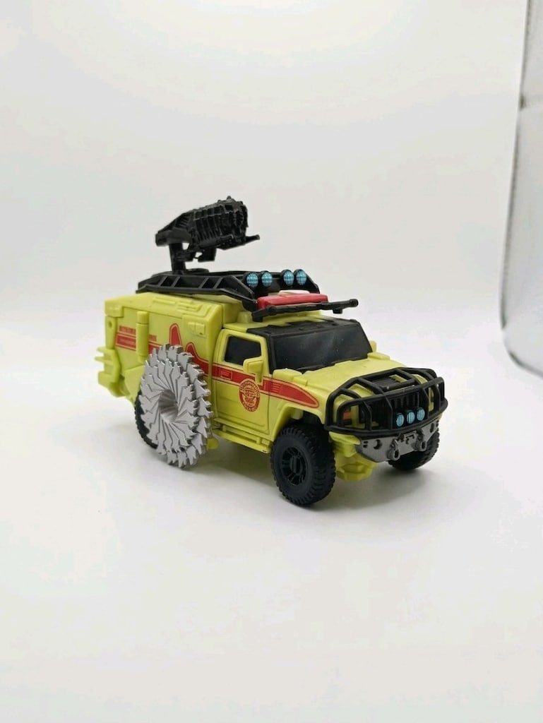 Transformers Studio Series 04 Deluxe Ratchet - 2