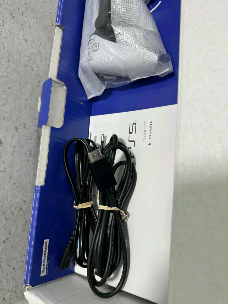 ps4 slım model koluyla beraber - 9