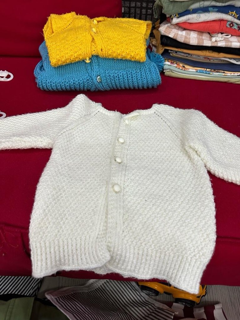 Beyaz Örgü Bebek Hırkası - 2