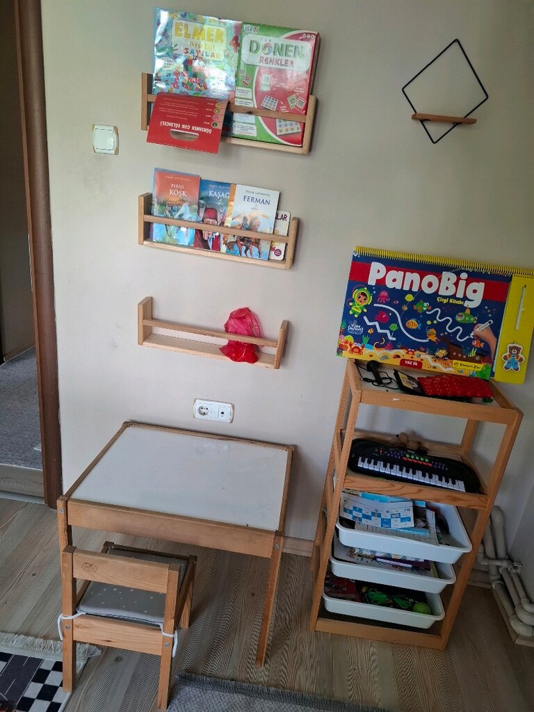 cocuk masa kitaplık
