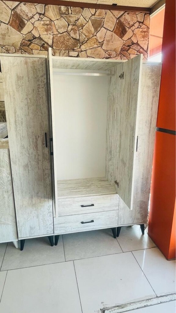 4 kapaklı elbise dolabı - 2