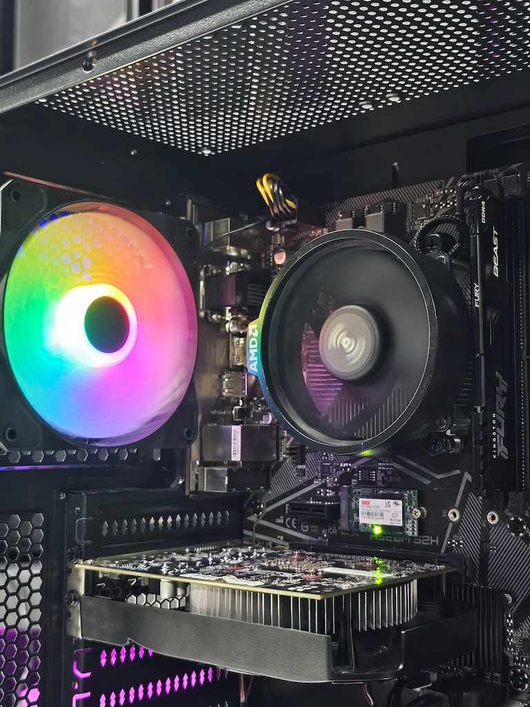Ryzen 5 1600 - GTX 1050 TI 4GB - 16GB RAM - 512GB M.2 SSD - 3
