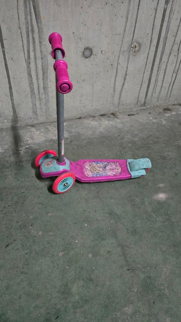 Barbie 3 Tekerlikli Kız Çocuk Scooter - 4