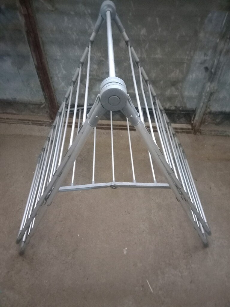 5 adet camasir askılığı, biri normal, diğerleri aliminyum. - 4