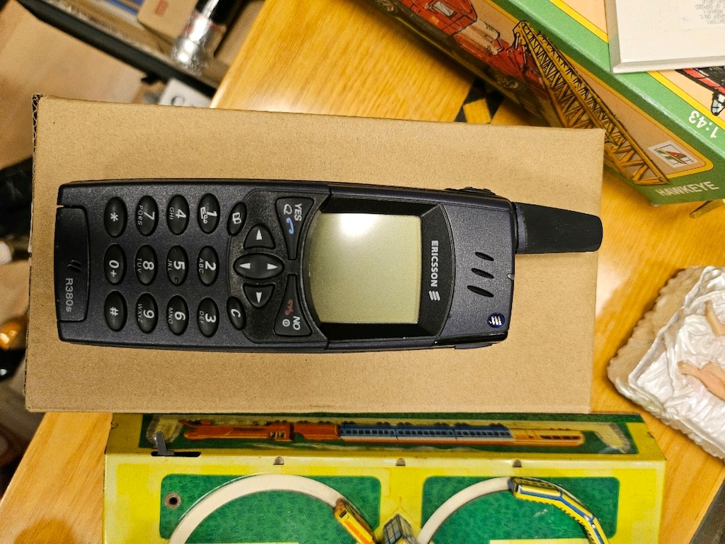 ANTİKA CEP TELEFONU KOLEKSİYONU - 10