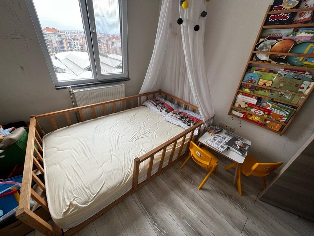 ACİL1,5 kişilik montessori yatak , yatak çerçevesi , çocuk masası , - 2