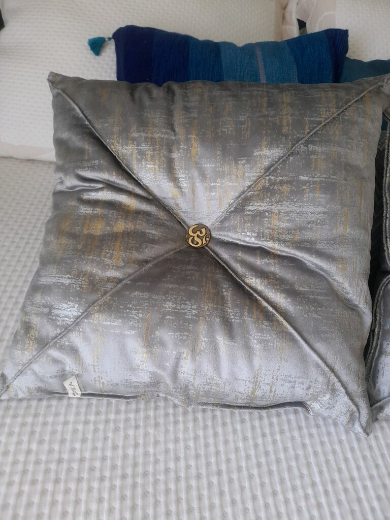 iki adet yeni etiketli kirlent