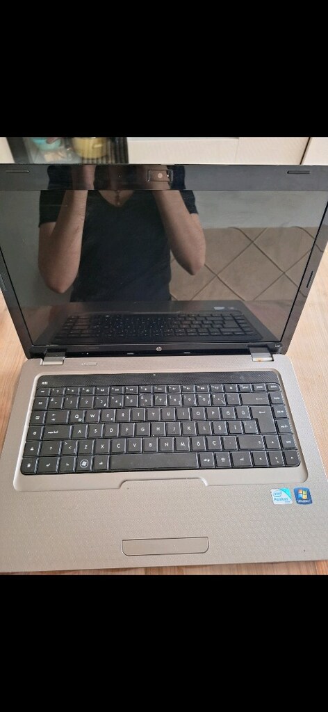 LG ve hp laptop - 12