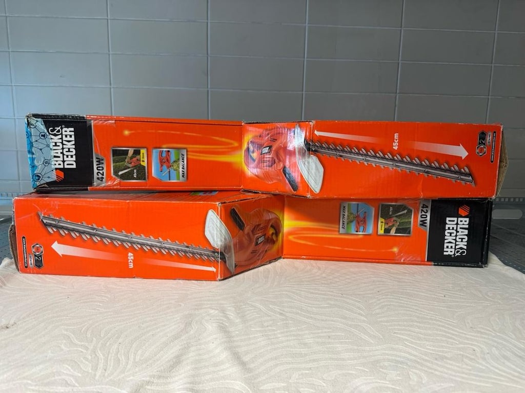 Sıfır Black Decker GT4245 420W 45cm Elektrikli Çit Budama Makinesi - 2