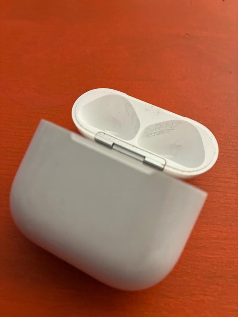 Orjinal Apple AirPods 4 ANC A3059 Şarj Kutusu – Temiz / İyi Durumda - 4
