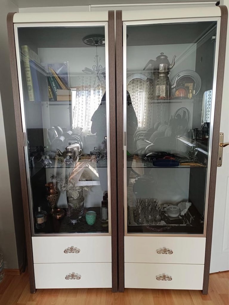 2 ADET TEKLİ GÜMÜŞLÜK VİTRİN - 3