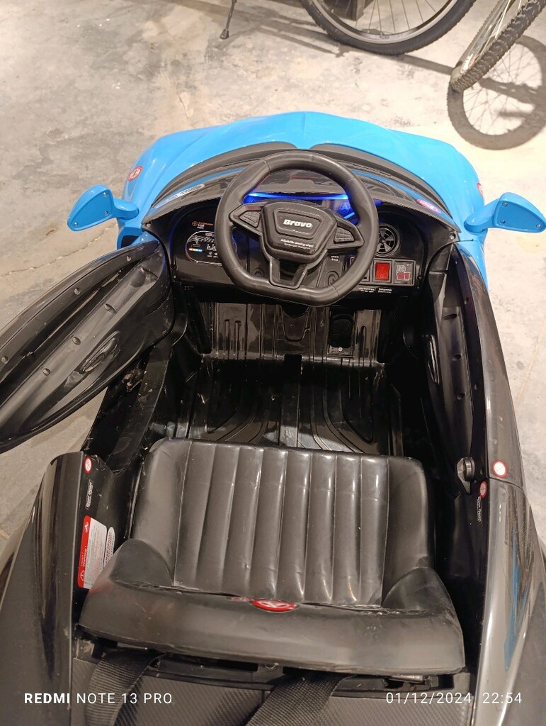 BRAVO 12 V AKÜLÜ BUGATTİ ARABA UZAKTAN KUMANDALI MAVİ SİYAH - 7