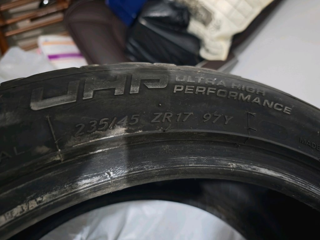 235/45 ZR17 Lastik - 2