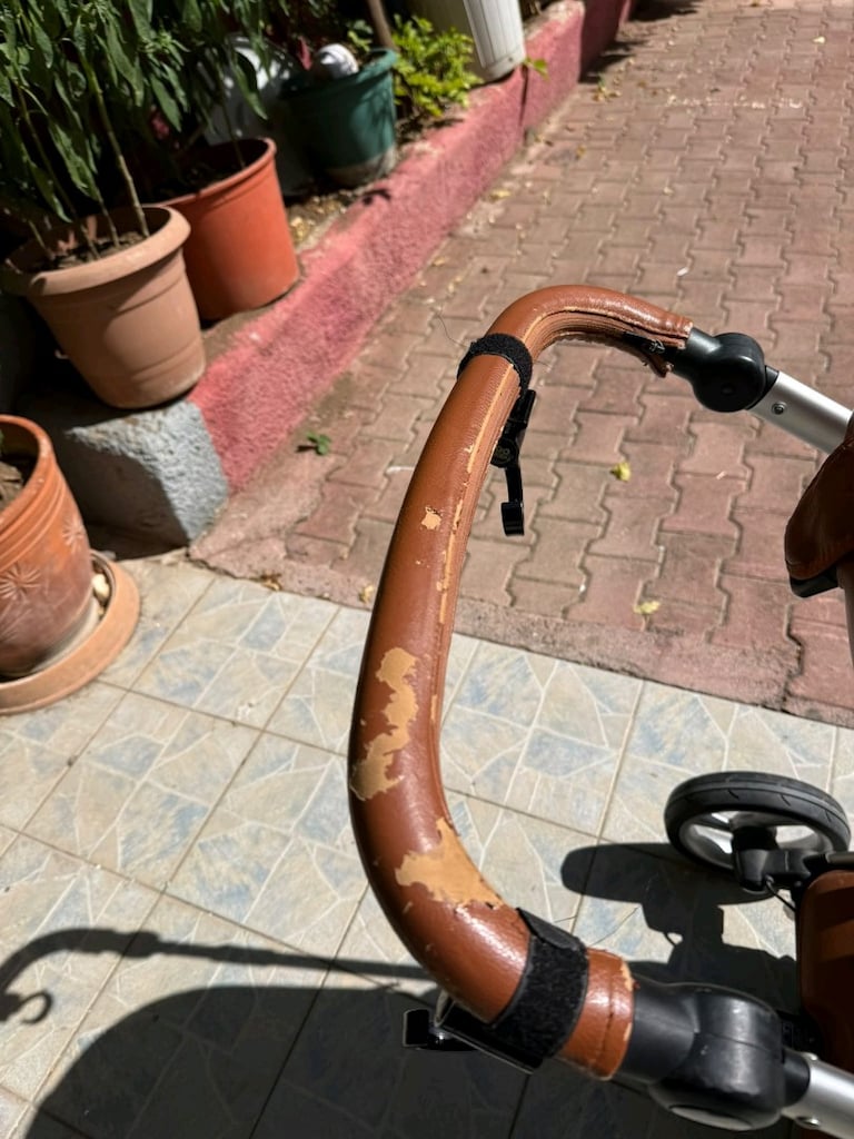 Kahverengi mima bebek arabası tüm aparqtları var - 12