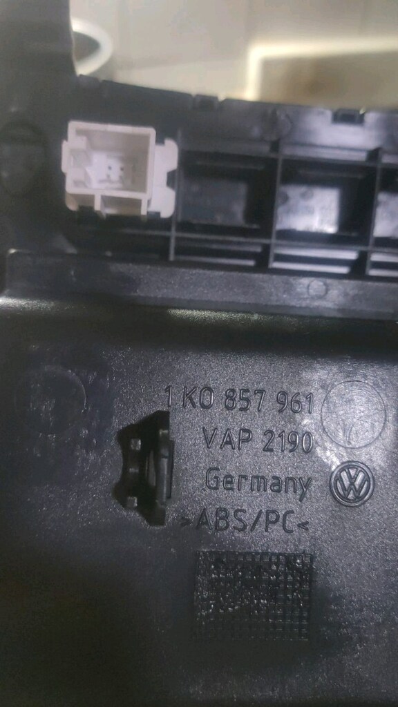 Golf, Jetta ve Passat, ESP tuşlu orta konsol küllük ve çakmaklık - 2