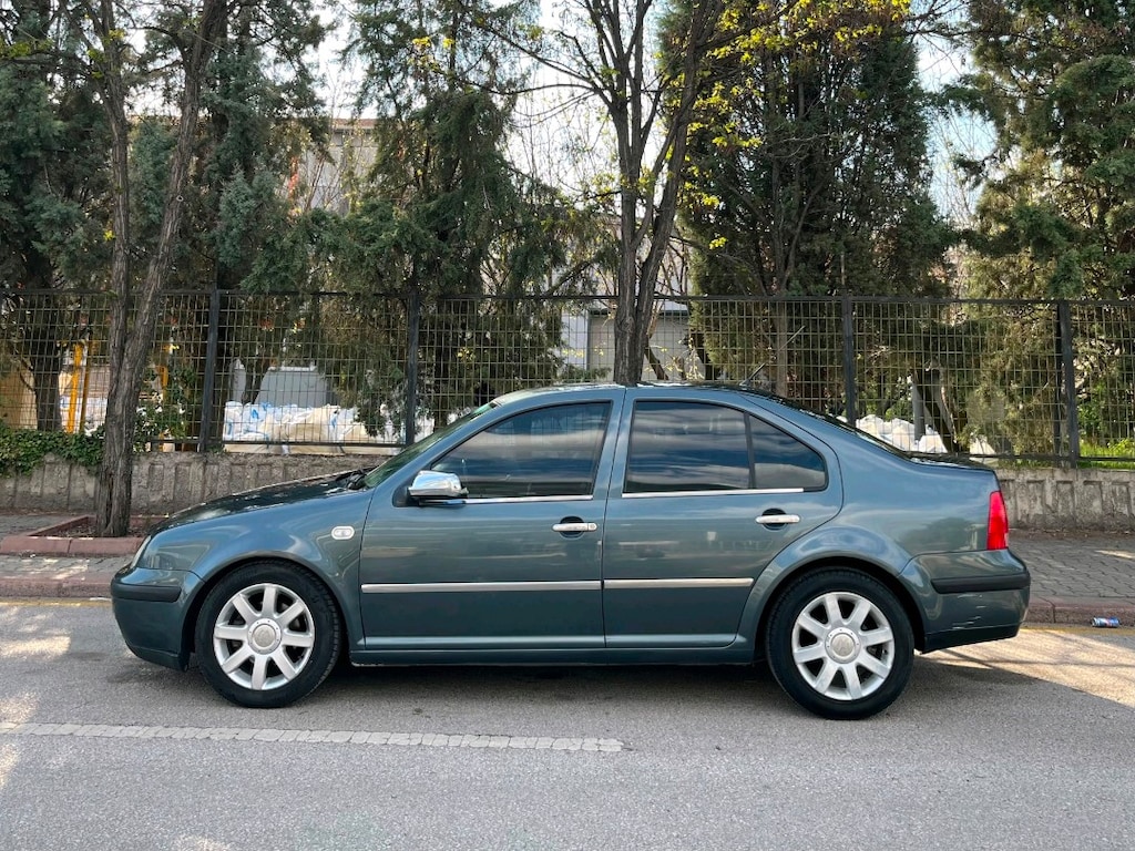 VOLKSWAGEN BORA 1.6 - 3