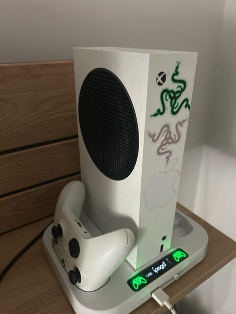 Xbox series S 512 Gb + Razer Kulaklık + Kol