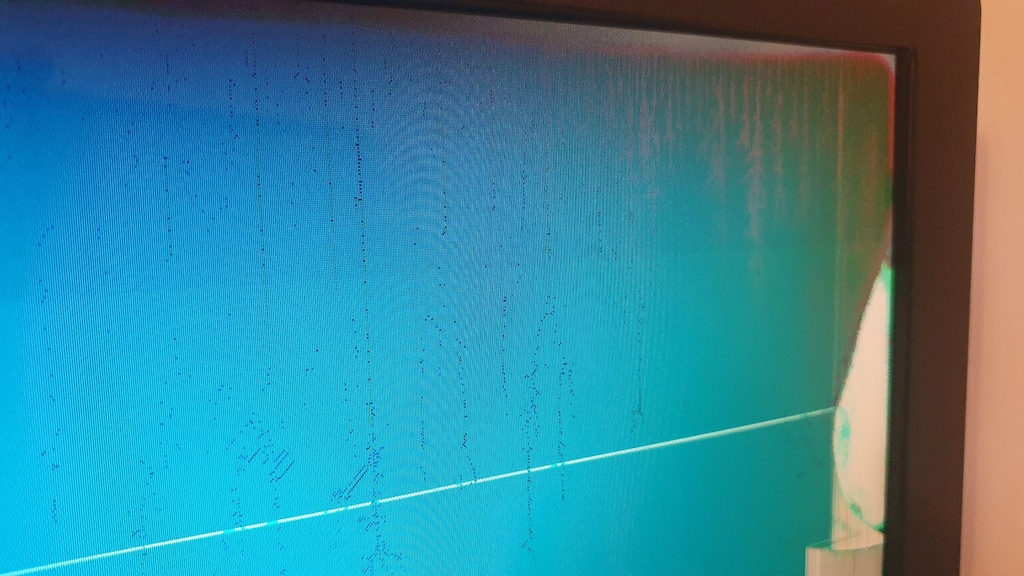 HASARLI: HP w2207h 22 inç LCD Monitör - 2
