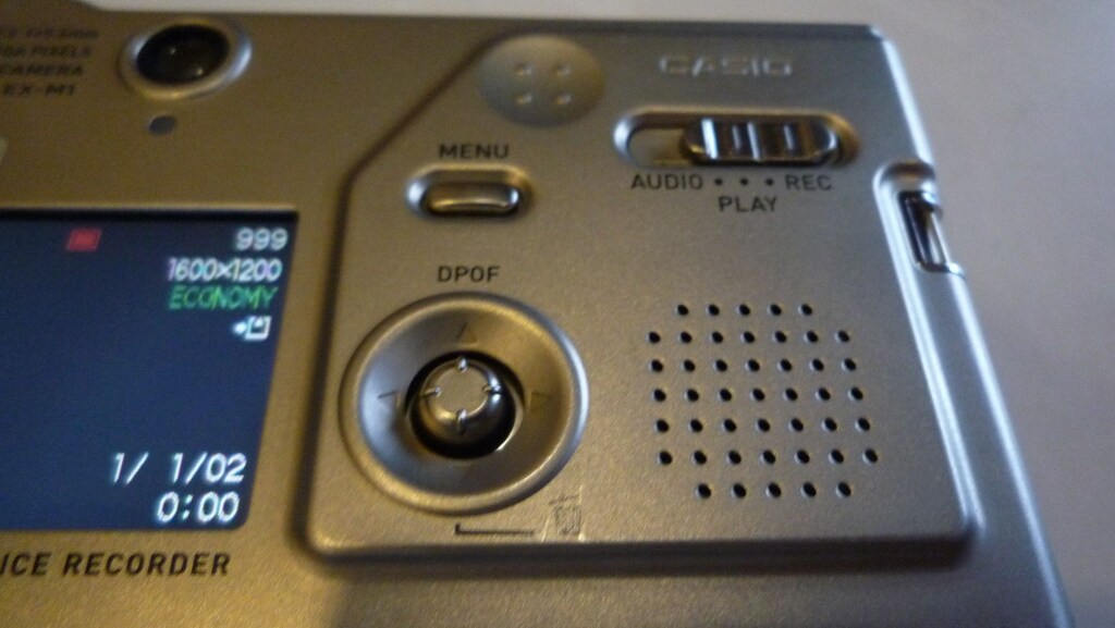 Casio Exilim EX-M1 Dijital Fotoğraf Makinesi Ses Kayıt MP3 Çalar - 10