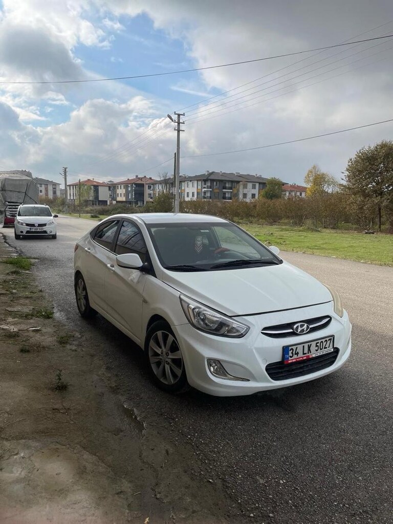 hyundai accent blue - 7
