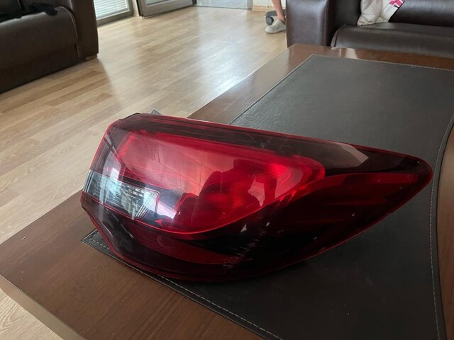 Opel Astra j sağ arka stop