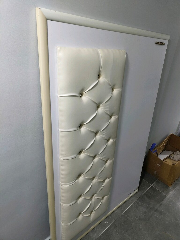 Beyaz deri kaplı çift kişilik yatak başlığı - 4