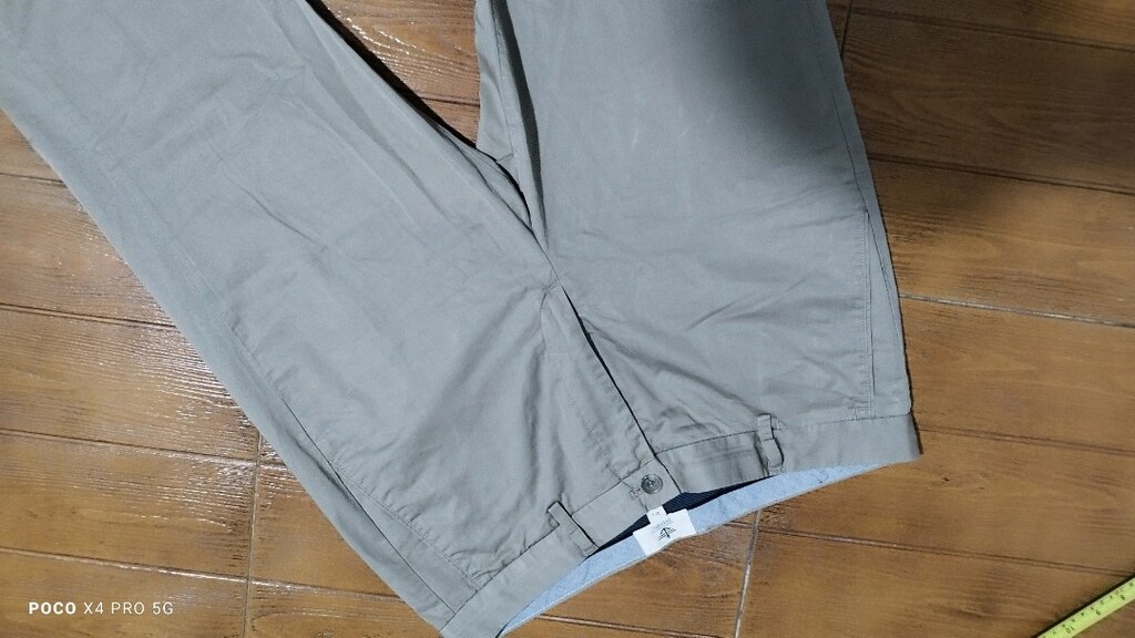 #Dockers pantolon.Dockers haki ve gümüş renkte var..Eni çekilince 46