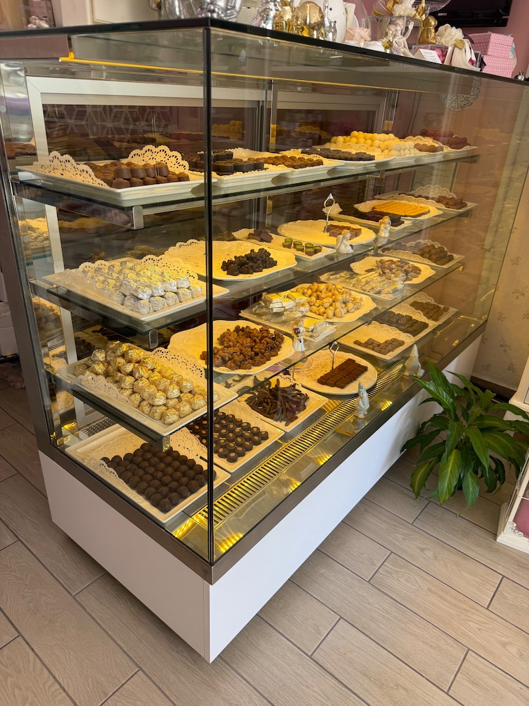 S2000 marka çikolata/pasta /meze teşhir dolabı