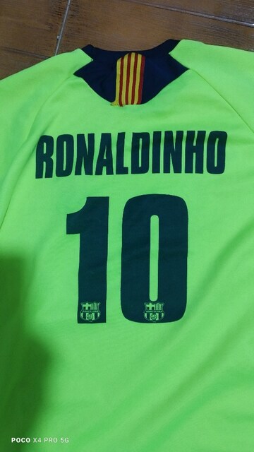 #Nike Ronaldinho forma..Arka bantta ufak sökük, dikilir ve ufak leke..