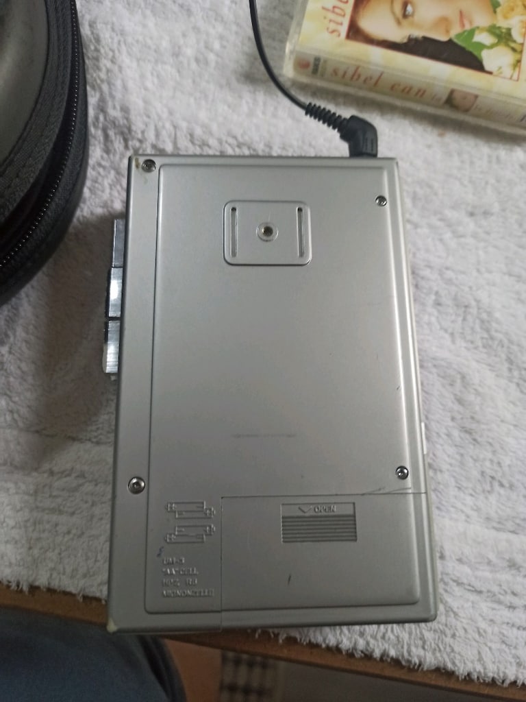 Sanyo M-G12 Walkman - 6