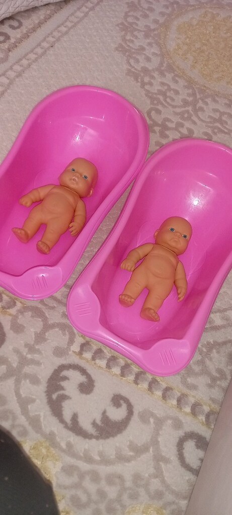 Oyuncak küvet ve bebek - 5