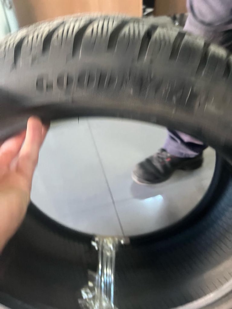 Goodyear kış lastik 235 40 18 - 7