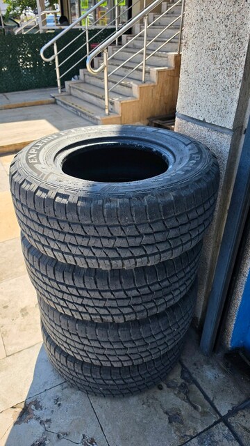 Bulunmaz hint kumaşı. Arazi araçları için 255/70/R15 255.70.15