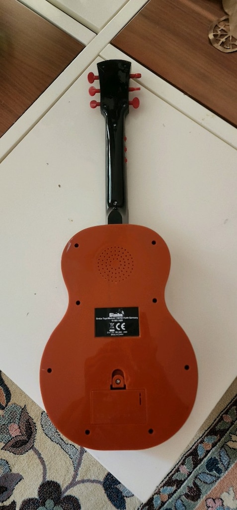 Oyuncak gitar - 2