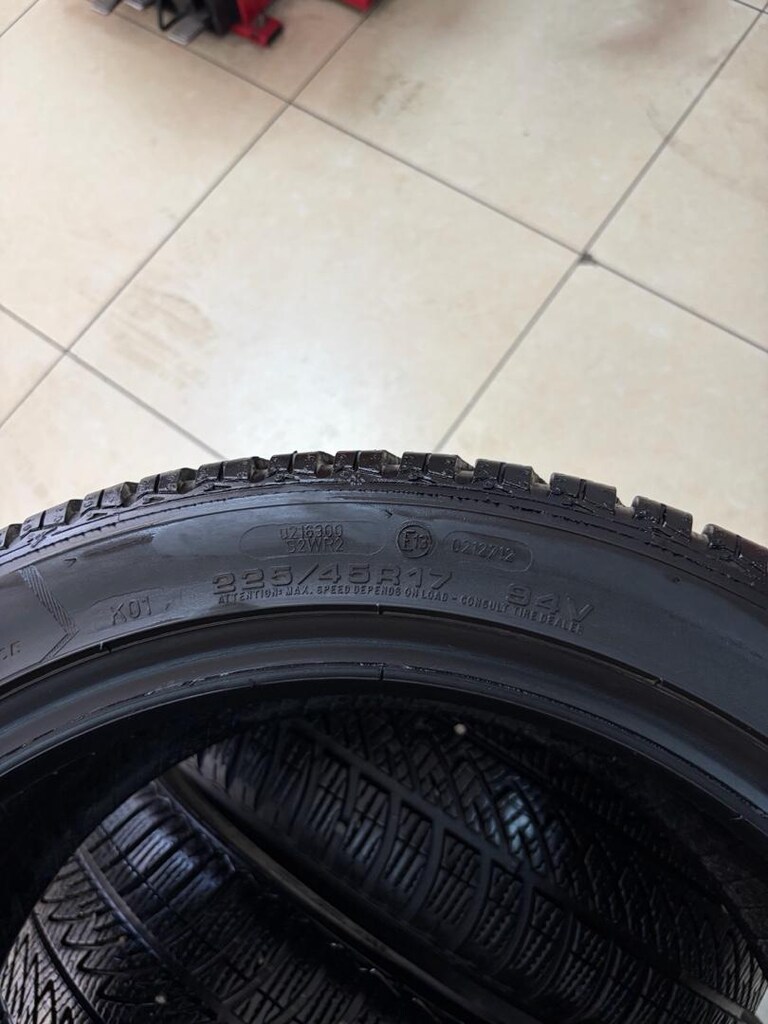 225-45-17 GOODYEAR KIŞLIK LASTİK SIFIR BOYASI ÜZERİNDE - 3