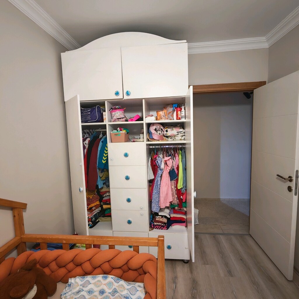 ACİLEN SATILIK?!!! Çocuk dolap ve karyola (orjinal mdf)+yatak dahil