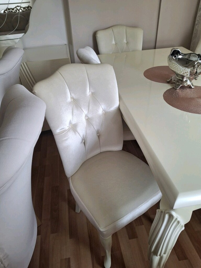 Yemek masası ve altı tane sandalye - 3