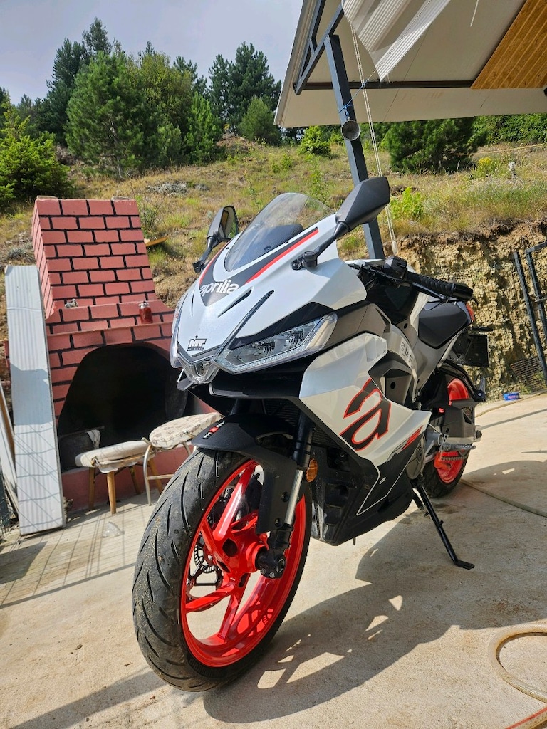 aprilia rs457