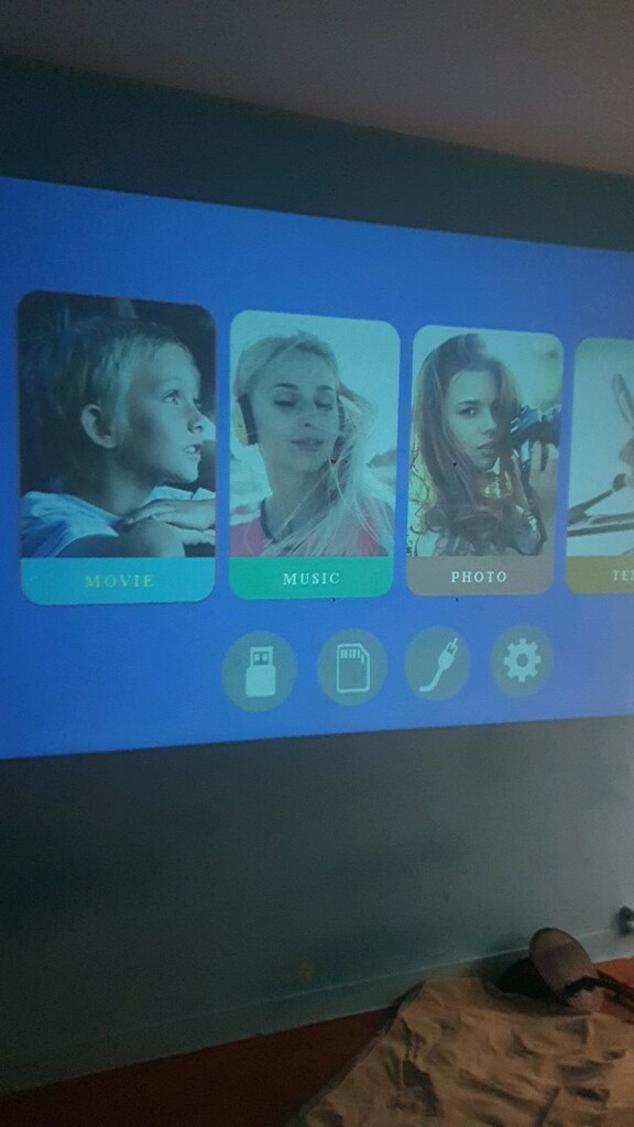 Siyah Mini Projektör ve Uzaktan Kumanda - 6