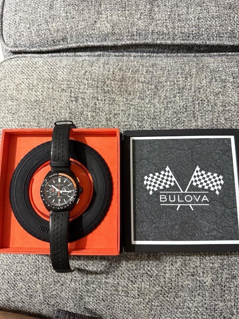 Bulova racer modelidir safir camlıdır ersadan alınmıştır 5 aylıktır - 2